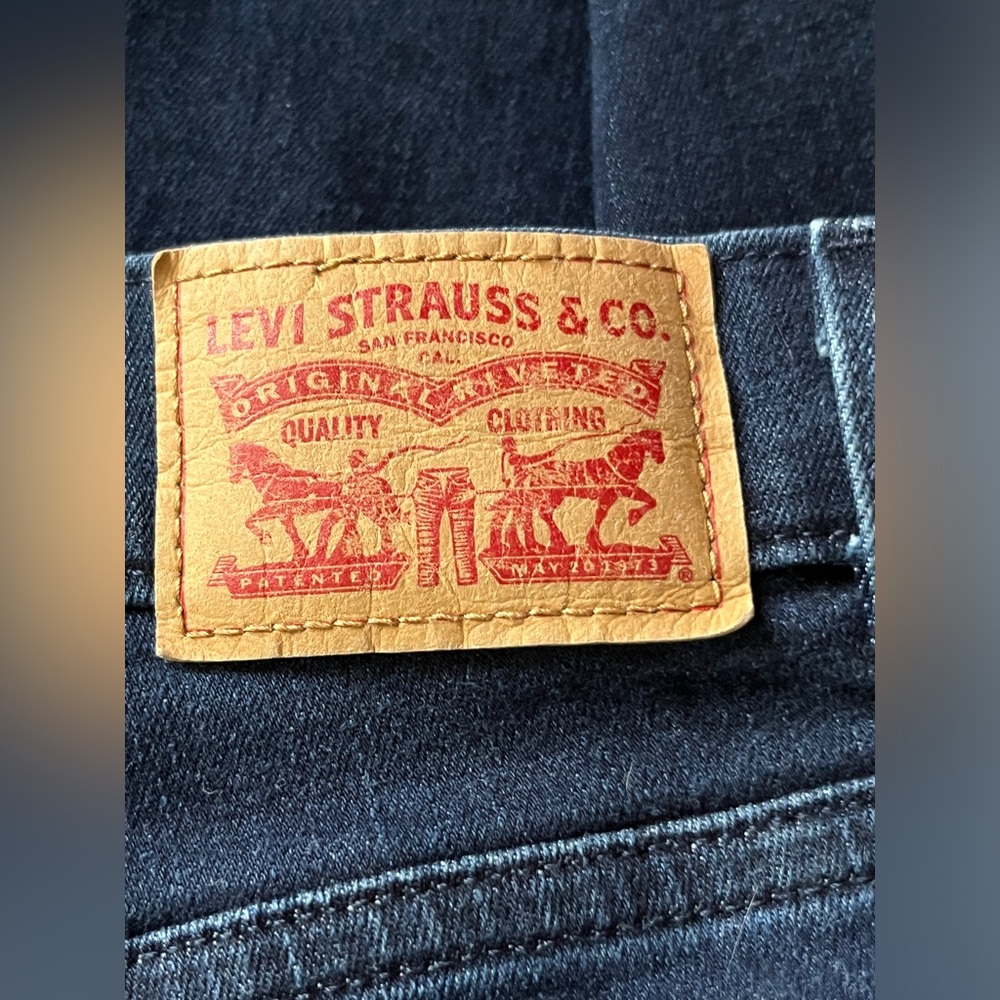 Women’s Levi Strauss Blue Jeans Capri’s Size 10 - Picture 10 of 15
